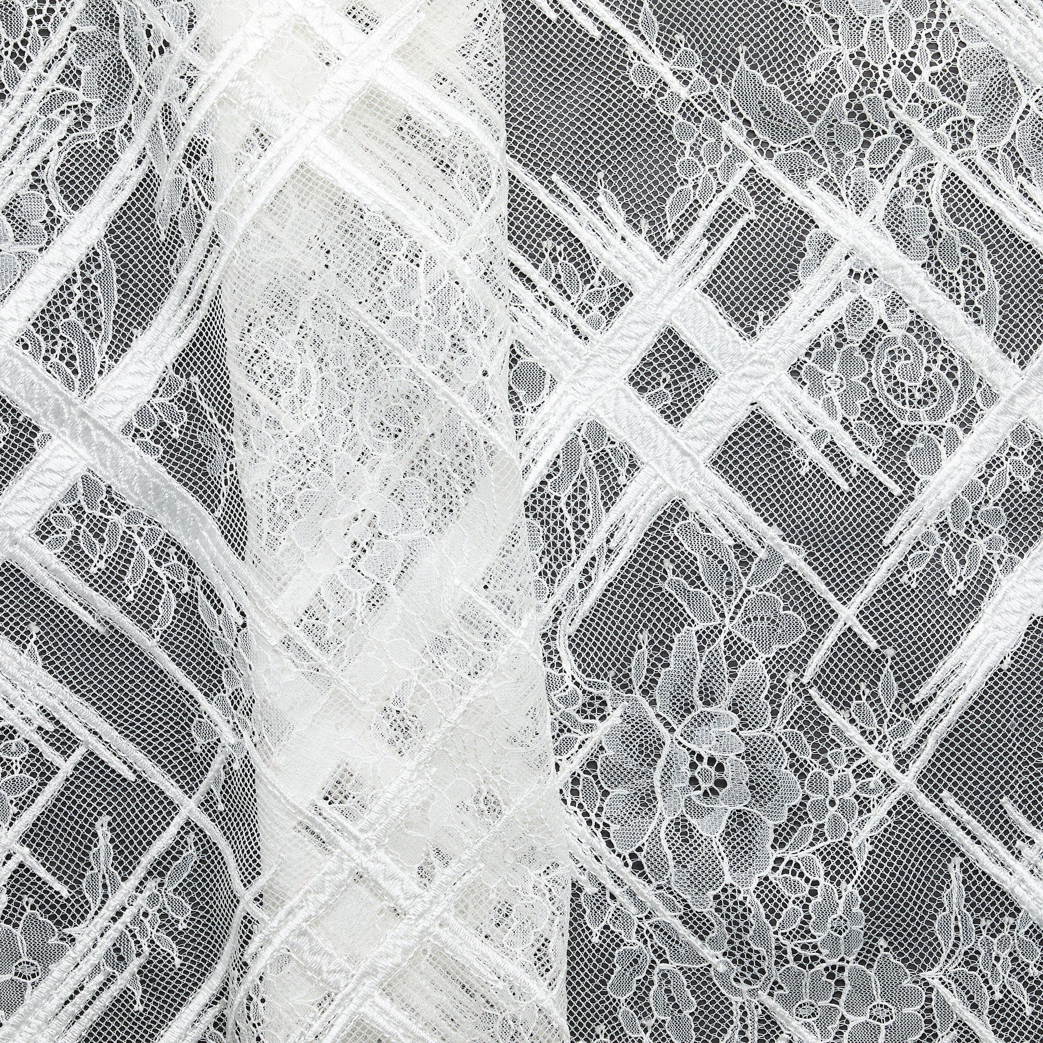 Embroidered Chantily Lace 'Colo' - Light Ivory
